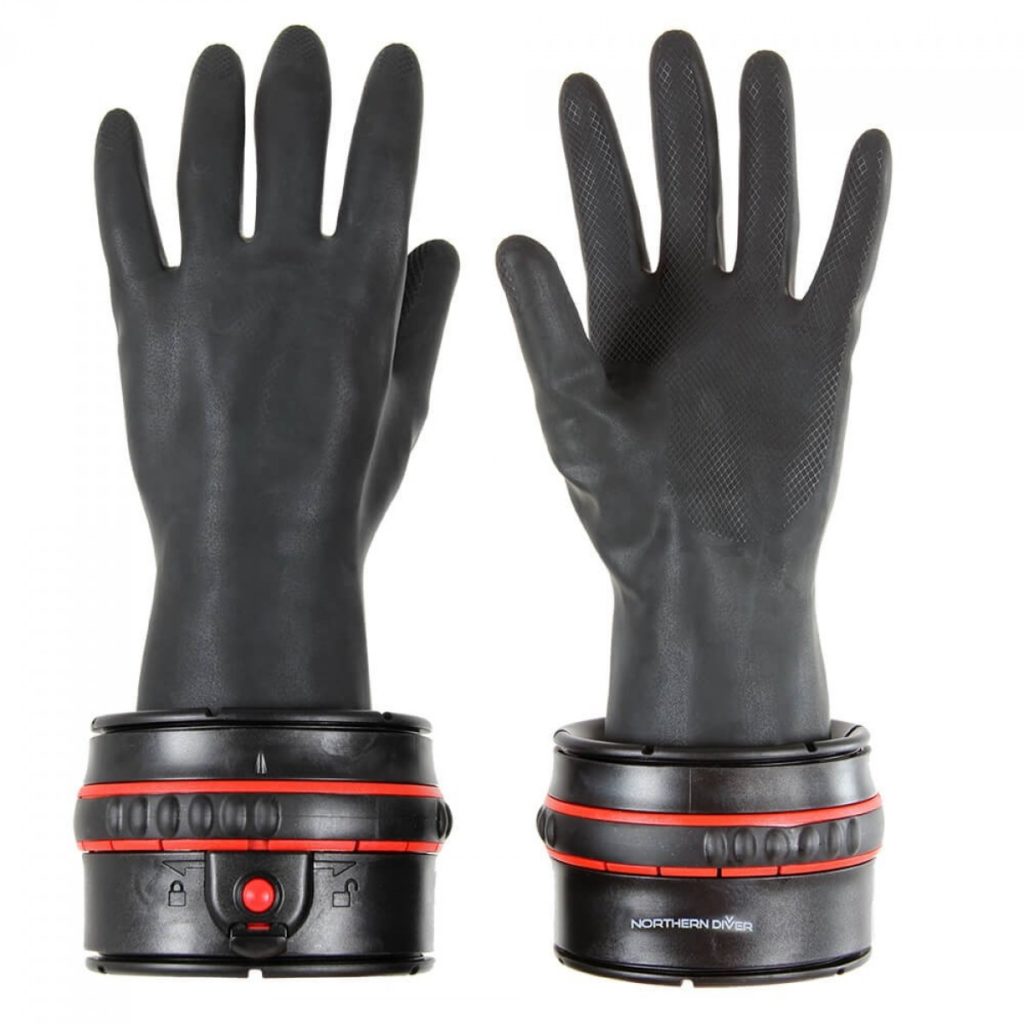 Installer des gants étanches « Northern Diver Dry Glove Ring System » sur sa combinaison étanche